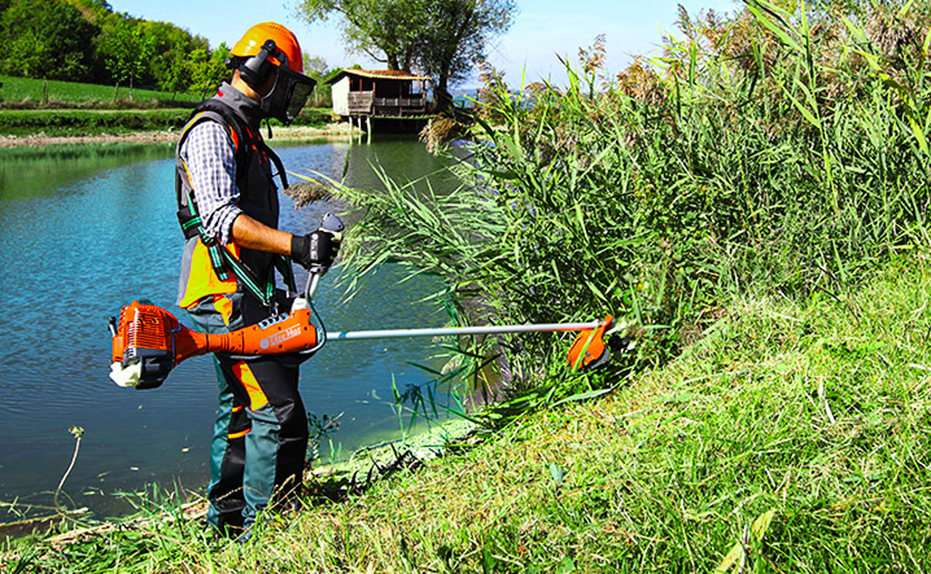 Decespugliatore Oleomac a zaino . Uso professionale da 3,3hp